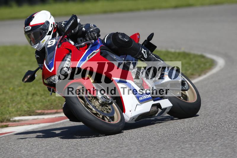 /Archiv-2024/29 12.06.2024 MOTO.CH Track Day ADR/Gruppe gelb/29